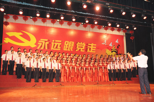 华油钢管公司合唱团参加建党80周年歌咏比赛